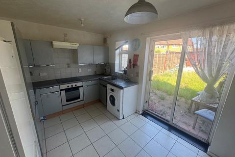 2 bedroom terraced house for sale, Elveden Close, Luton