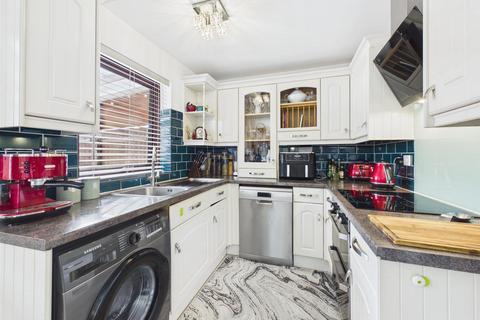 3 bedroom end of terrace house for sale, Windrush Court, Aylesbury HP21