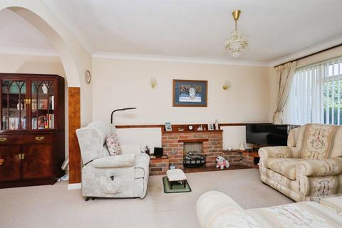 3 bedroom semi-detached house for sale, Stroma Gardens, Hailsham