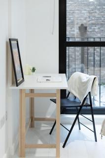 Studio to rent, Commercial Road