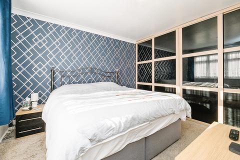 3 bedroom semi-detached house for sale, Cherwell Grove, South Ockendon, Essex, RM15