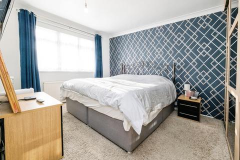 3 bedroom semi-detached house for sale, Cherwell Grove, South Ockendon, Essex, RM15