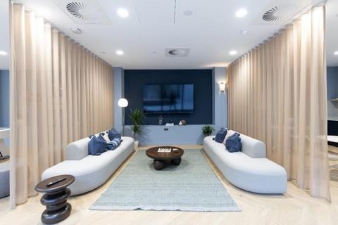 Studio to rent, Commercial Road