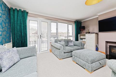 3 bedroom flat for sale, Market Square, Dover, Kent, CT16