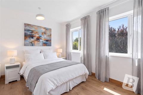 2 bedroom terraced house for sale, Latimer Drive, Basildon, Essex, SS15