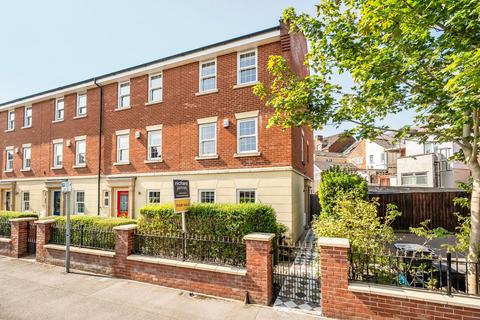 4 bedroom end of terrace house for sale, Hunt Street, Old Town SN1