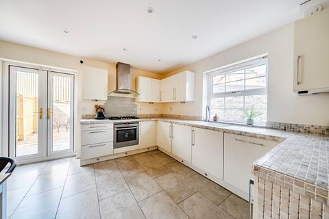 4 bedroom end of terrace house for sale, Hunt Street, Old Town SN1