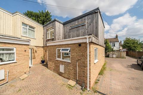 3 bedroom semi-detached house to rent, Myra Street, Abbey Wood