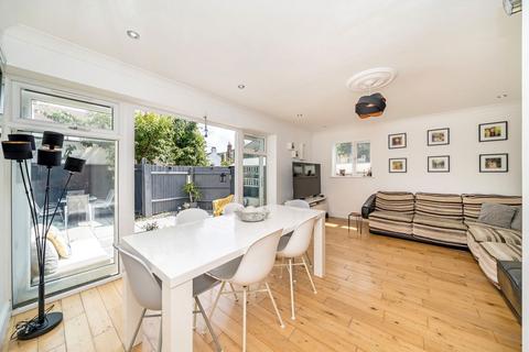 3 bedroom semi-detached house to rent, Myra Street, Abbey Wood