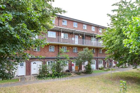 3 bedroom flat for sale, Dyson Road, London E11