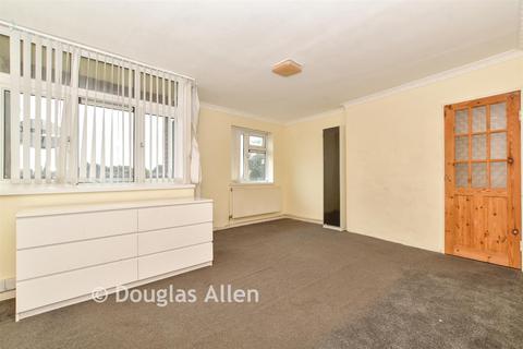 3 bedroom flat for sale, Dyson Road, London E11