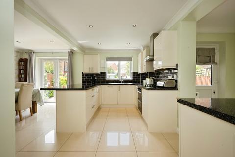 4 bedroom detached house for sale, Salisbury Road, Flitwick, BEDFORD