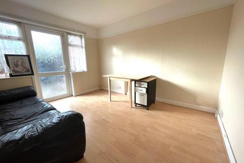 3 bedroom semi-detached house to rent, West Way, Hounslow TW5