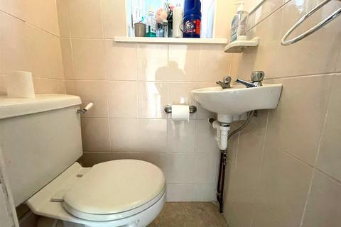 3 bedroom semi-detached house to rent, West Way, Hounslow TW5