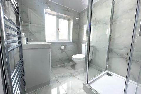 3 bedroom semi-detached house to rent, West Way, Hounslow TW5