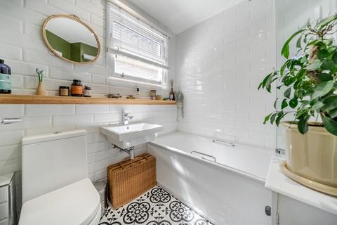 2 bedroom flat for sale, Solon Road, Brixton, London, SW2