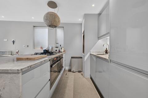 1 bedroom mews to rent, Vernon Yard, London W11