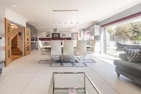 4 bedroom detached house for sale, Bower Hill, Epping