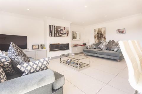 4 bedroom detached house for sale, Bower Hill, Epping