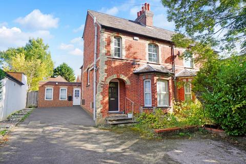 1 bedroom flat for sale, London Road, Buckinghamshire HP11