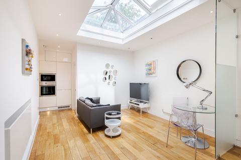 Studio to rent, Ongar Road, London