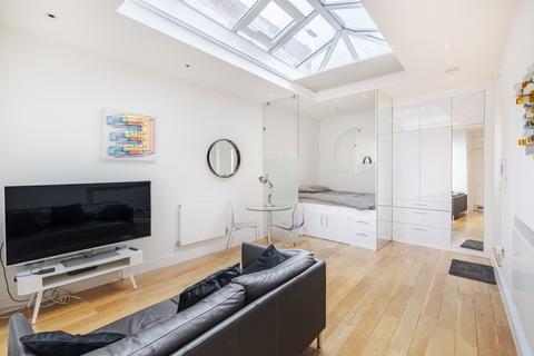 Studio to rent, Ongar Road, London