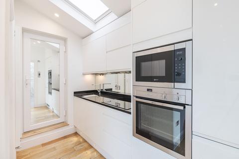 Studio to rent, Ongar Road, London