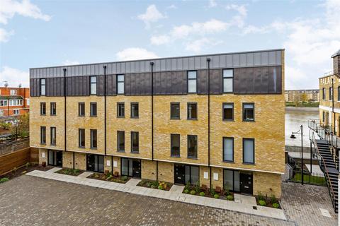 2 bedroom penthouse to rent, Palace Wharf Apartments, Rainville Road, London, W6