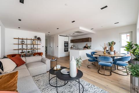 3 bedroom flat for sale, Keybridge, Exchange Gardens, London, SW8