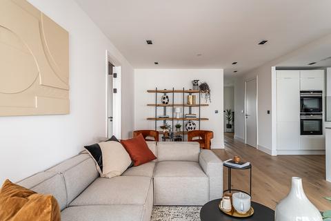 3 bedroom flat for sale, Keybridge, Exchange Gardens, London, SW8