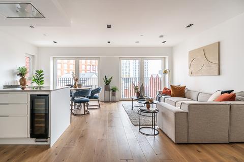 3 bedroom flat for sale, Keybridge, Exchange Gardens, London, SW8