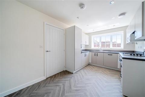 3 bedroom semi-detached house to rent, Taylor Way, NG4