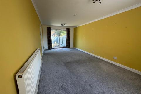 3 bedroom townhouse to rent, Whincover Gardens, Leeds