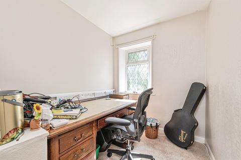 3 bedroom terraced house for sale, Turnshaw Road, Kirkburton, Huddersfield