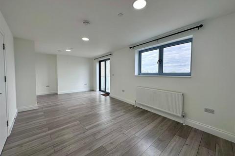 5 bedroom penthouse to rent, High Street, Barnet