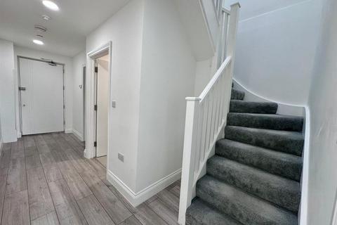 5 bedroom penthouse to rent, High Street, Barnet