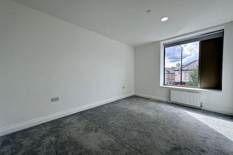 5 bedroom penthouse to rent, High Street, Barnet