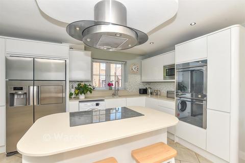 3 bedroom detached house for sale, Hadleigh Street, Ashford TN25