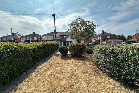 2 bedroom terraced house to rent, Lilmore Avenue, Manchester