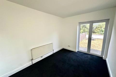 2 bedroom terraced house to rent, Lilmore Avenue, Manchester