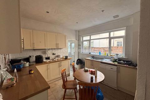 5 bedroom terraced house to rent, Colum Road, Cardiff CF10