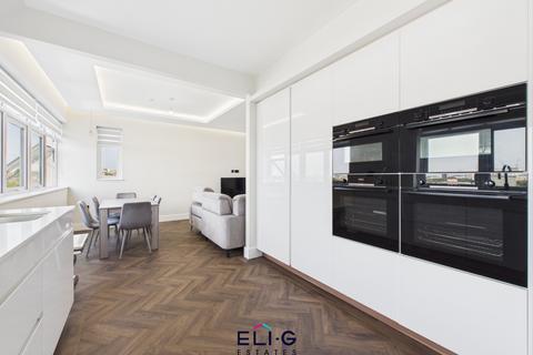 2 bedroom flat for sale, Melvin Hall, Golders Green Road, NW11