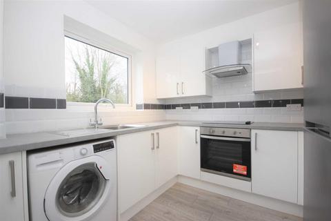 2 bedroom flat to rent, Trotwood, Chigwell