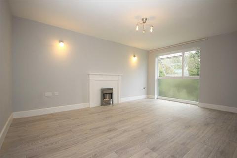 2 bedroom flat to rent, Trotwood, Chigwell