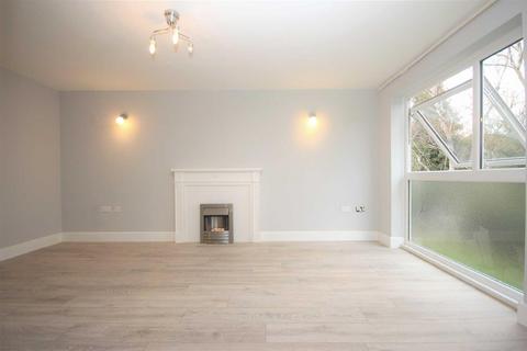 2 bedroom flat to rent, Trotwood, Chigwell