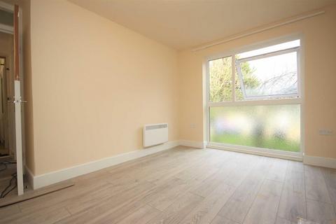 2 bedroom flat to rent, Trotwood, Chigwell