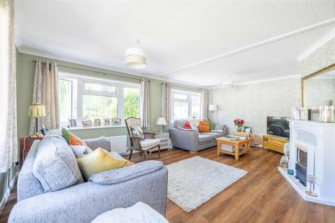2 bedroom mobile home for sale, Willows Riverside Park, Windsor