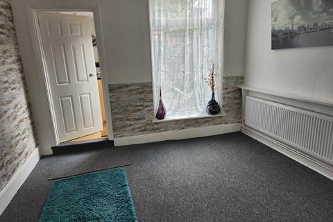 3 bedroom terraced house to rent, Fletcher Road, Rushden NN10