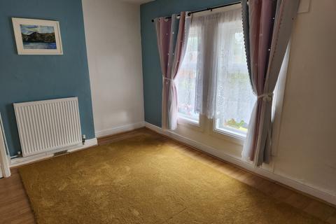 3 bedroom terraced house to rent, Fletcher Road, Rushden NN10