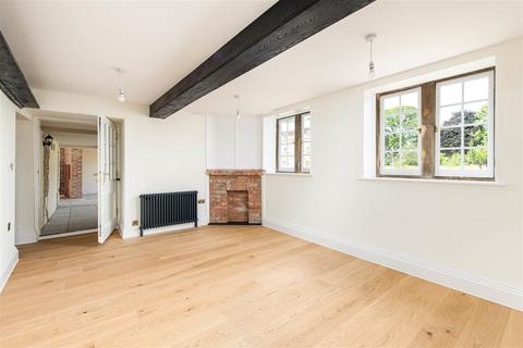 4 bedroom flat for sale, Polebarn Road, Trowbridge BA14